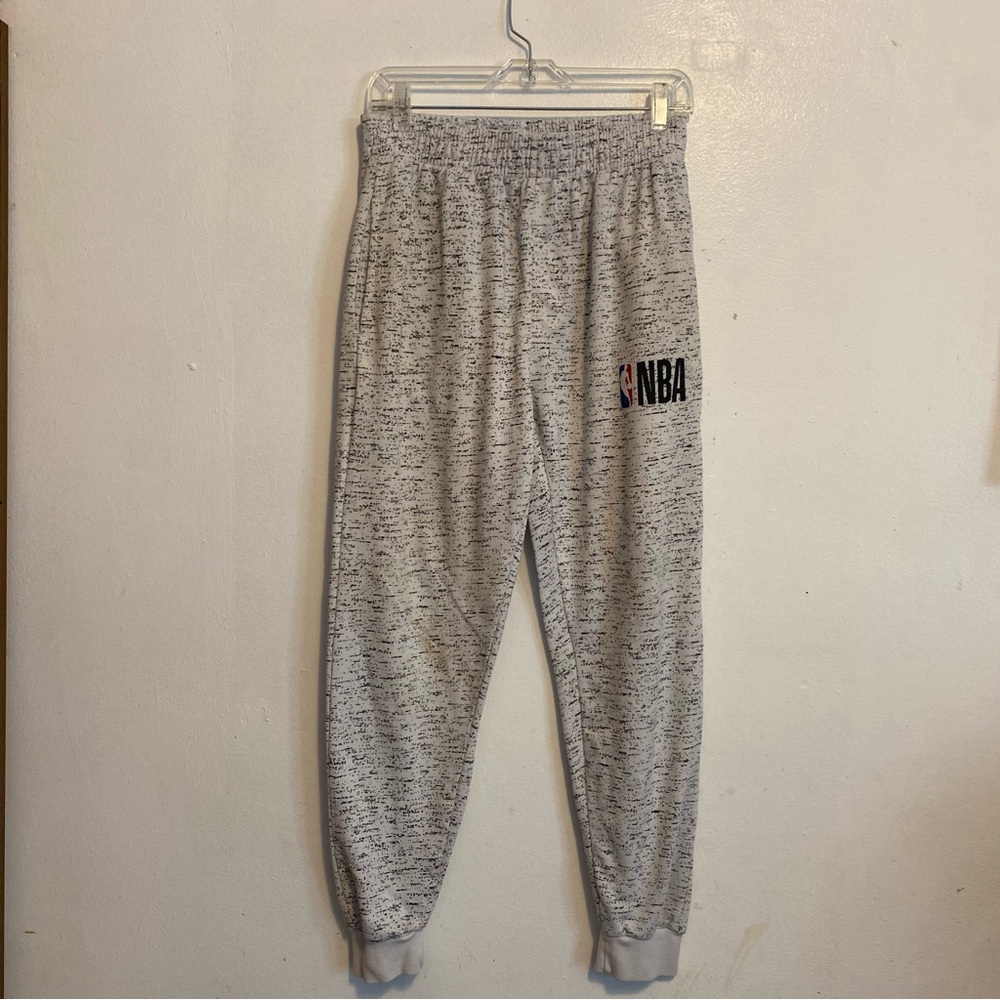 NBA Logo Joggers Mens Size Medium Gray Stretch Pull-on Pocket Stainโ